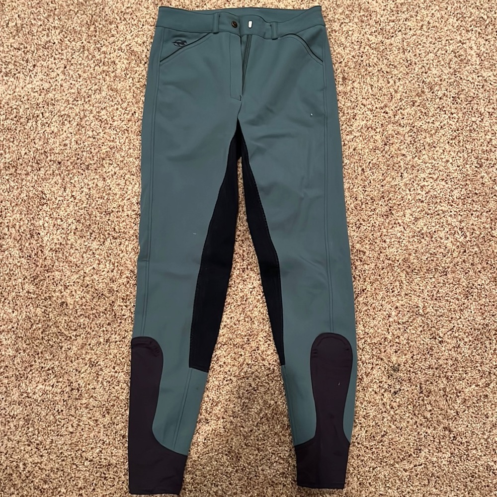 Women’s piper smart pak full seat breeches, hardly worn, size small.